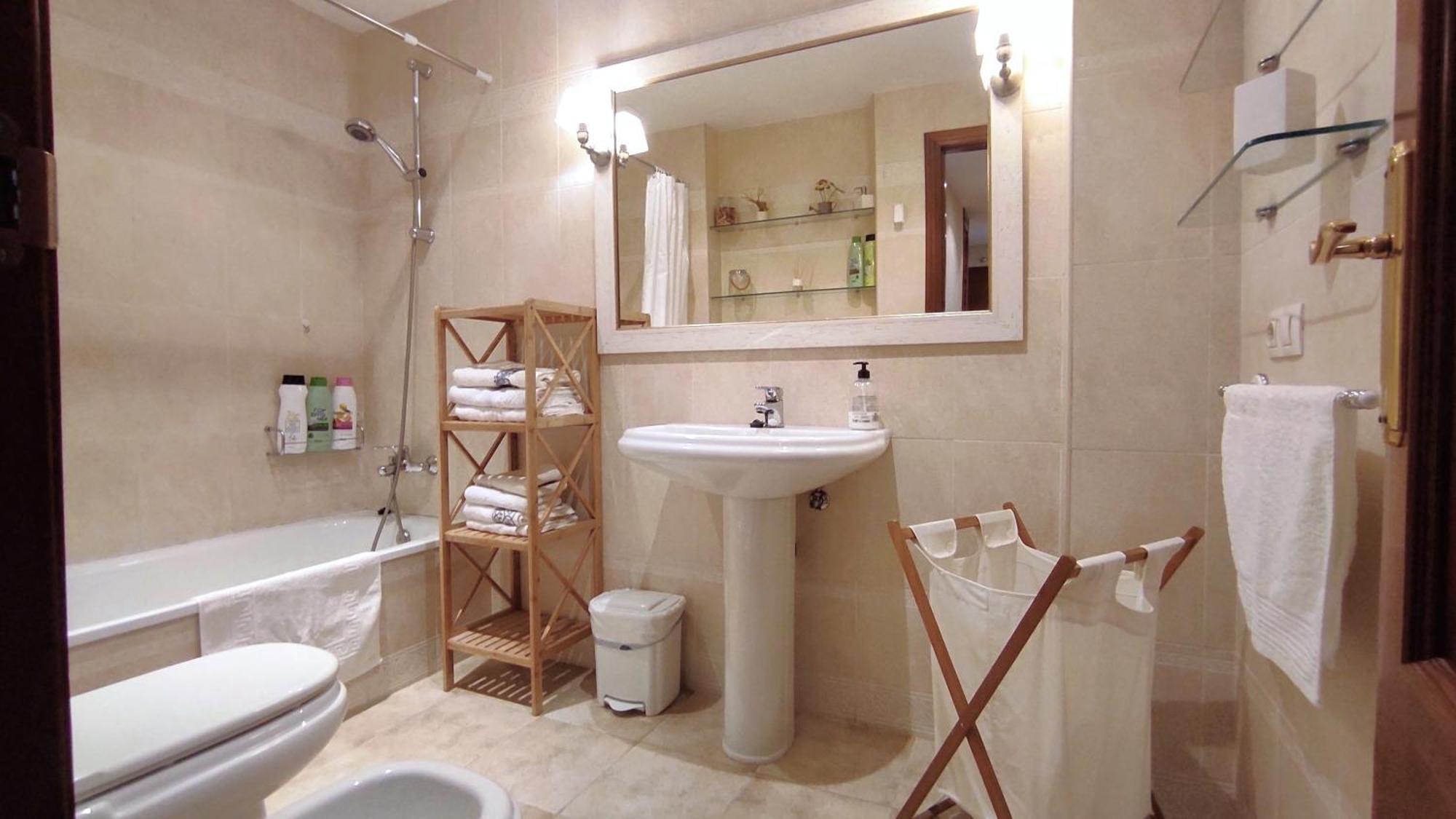 דירות Rias Baixas En Ribeira Piso Centrico Con Parking Y Wifi מראה חיצוני תמונה